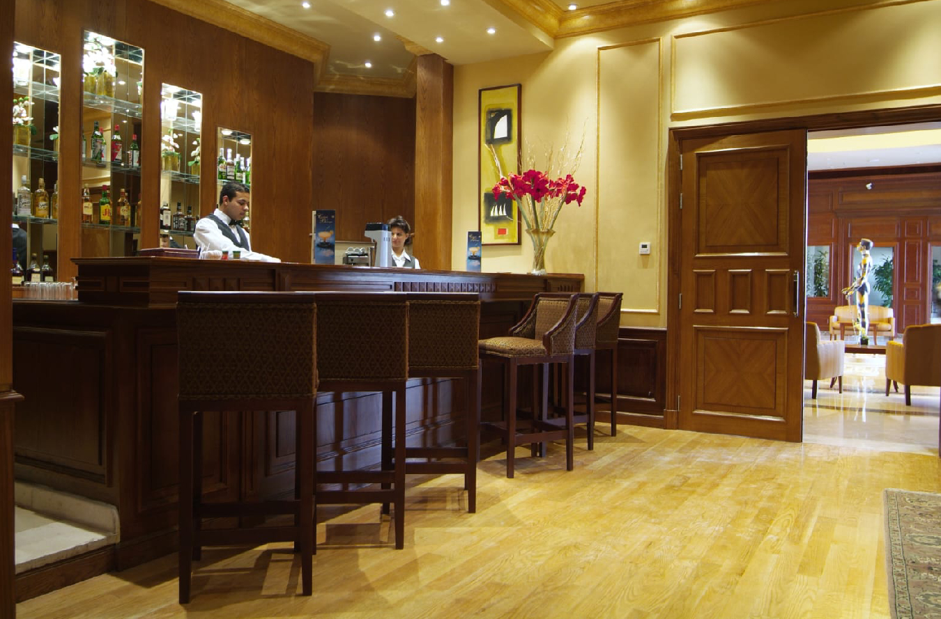 Stella Golf Hotel-Executive Suite-Heaney’s Bar-2